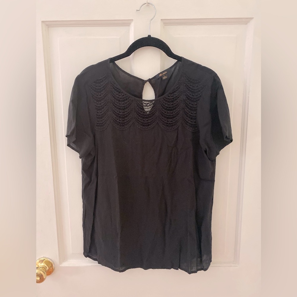 Ella Moss Top with Scalloped Lace Front Detail